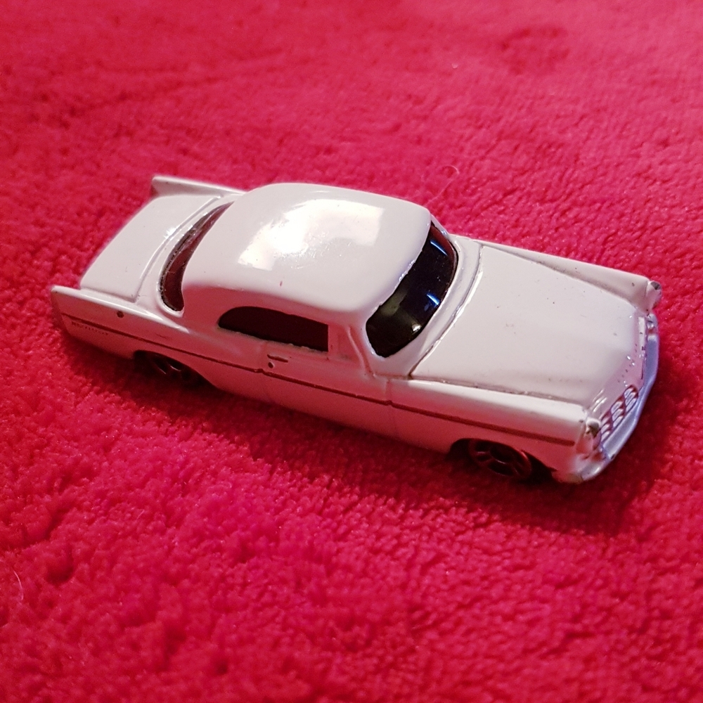 Maisto Fresh Metal 1956 White Chrysler 300b Die-cast Car 1:64 Tinted Windows